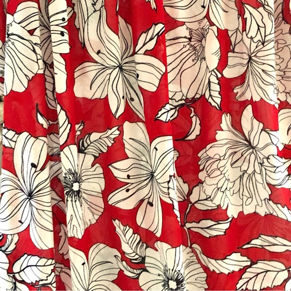 NWT! Tropical Red & White Lily Hibiscus Top Plus 2X - Picture 2 of 6